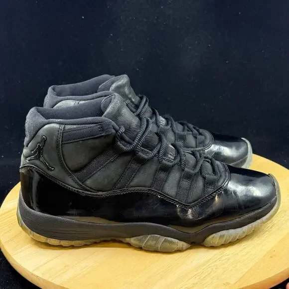 Nike Air Jordan 11 Men's Retro Size 9.5 Cap and Gown 378037-005